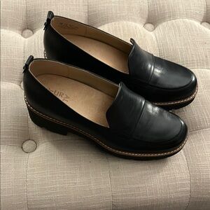 Naturalizer Women's Darry Lug Sole Heeled Loafer Black Size 7